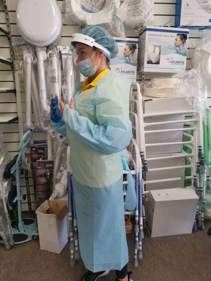 Disposable Long Sleeve Gowns with Thumb Loop | PPE